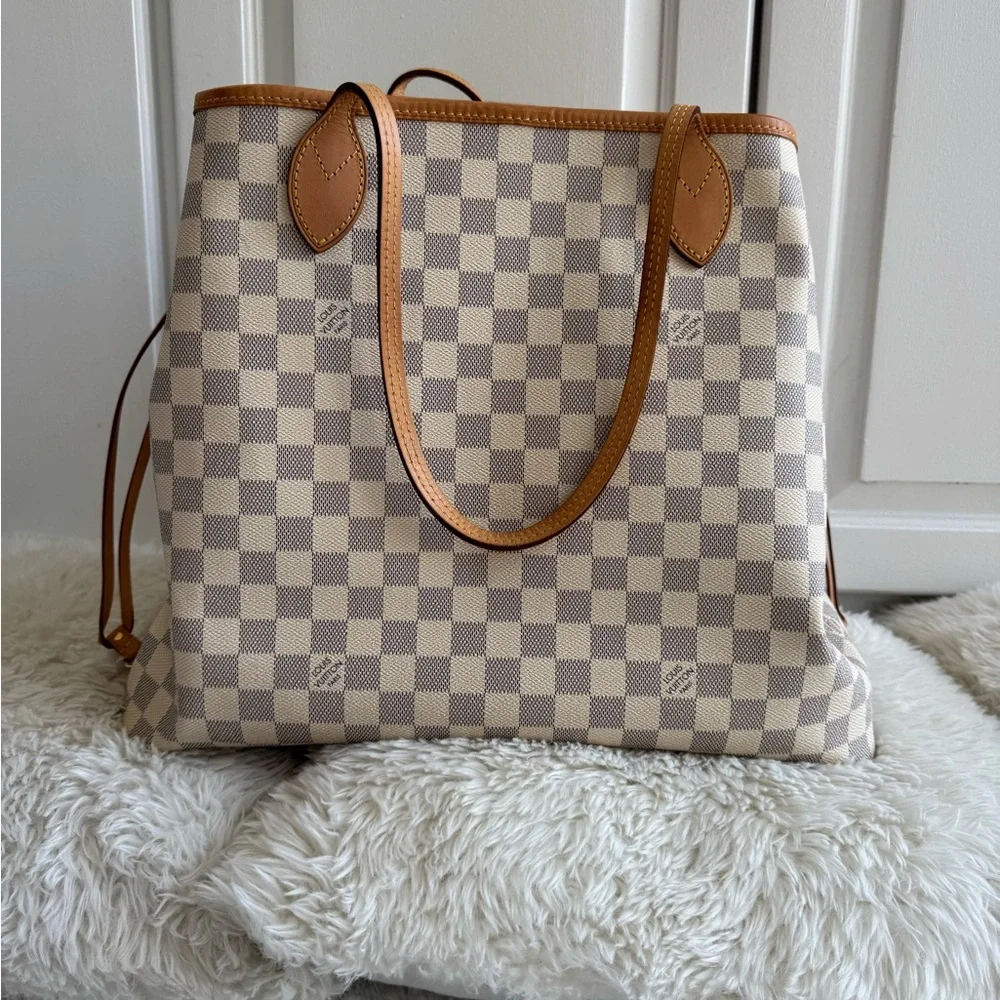 Authentic Louis Vuitton GM Neverfull - Picture 5 of 16
